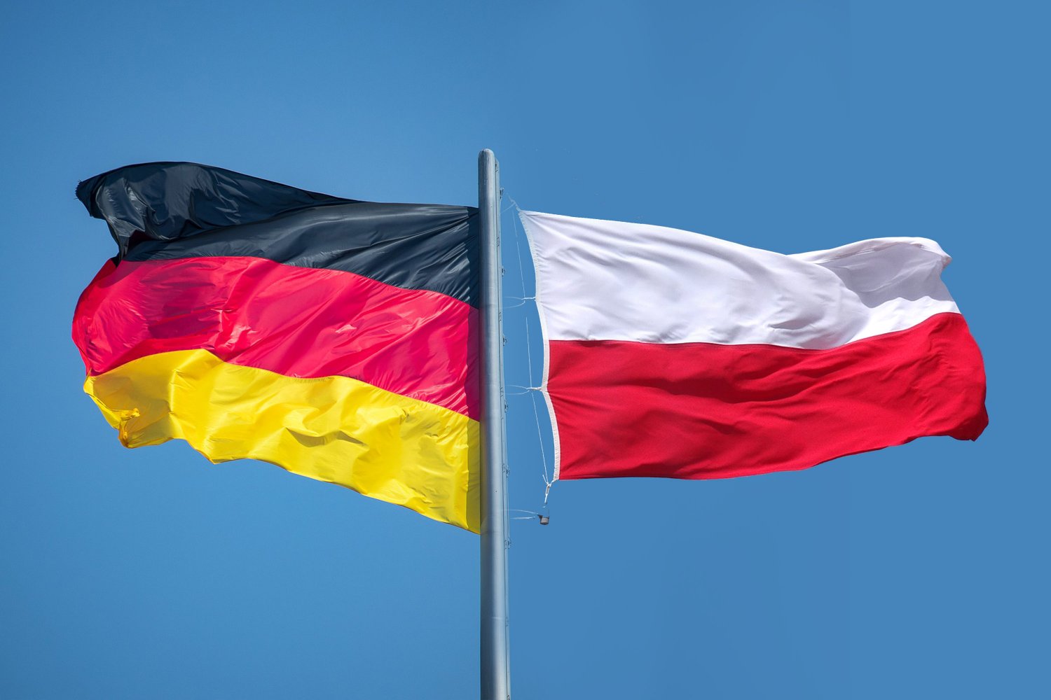 Deutsche und polnische Flagge.