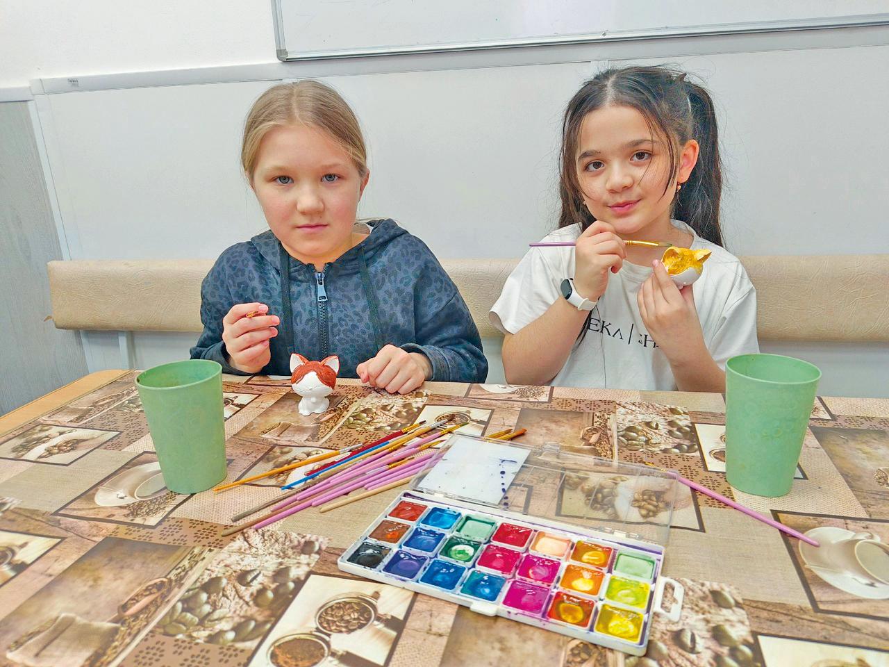 Kreatives Lernen im Kinderzentrum der Caritas.