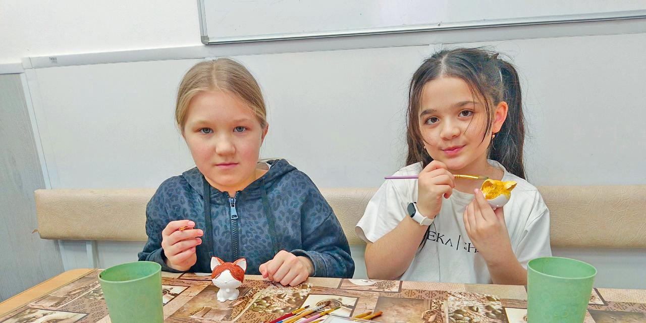 Kreatives Lernen im Kinderzentrum der Caritas.