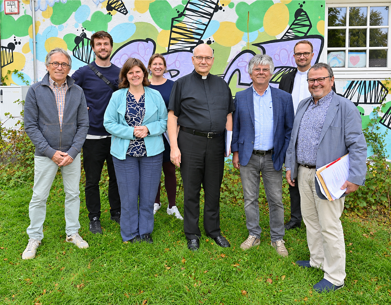 Bischof Helmut Dieser besucht den Kinder- und Jugendtreff Space in Walheim