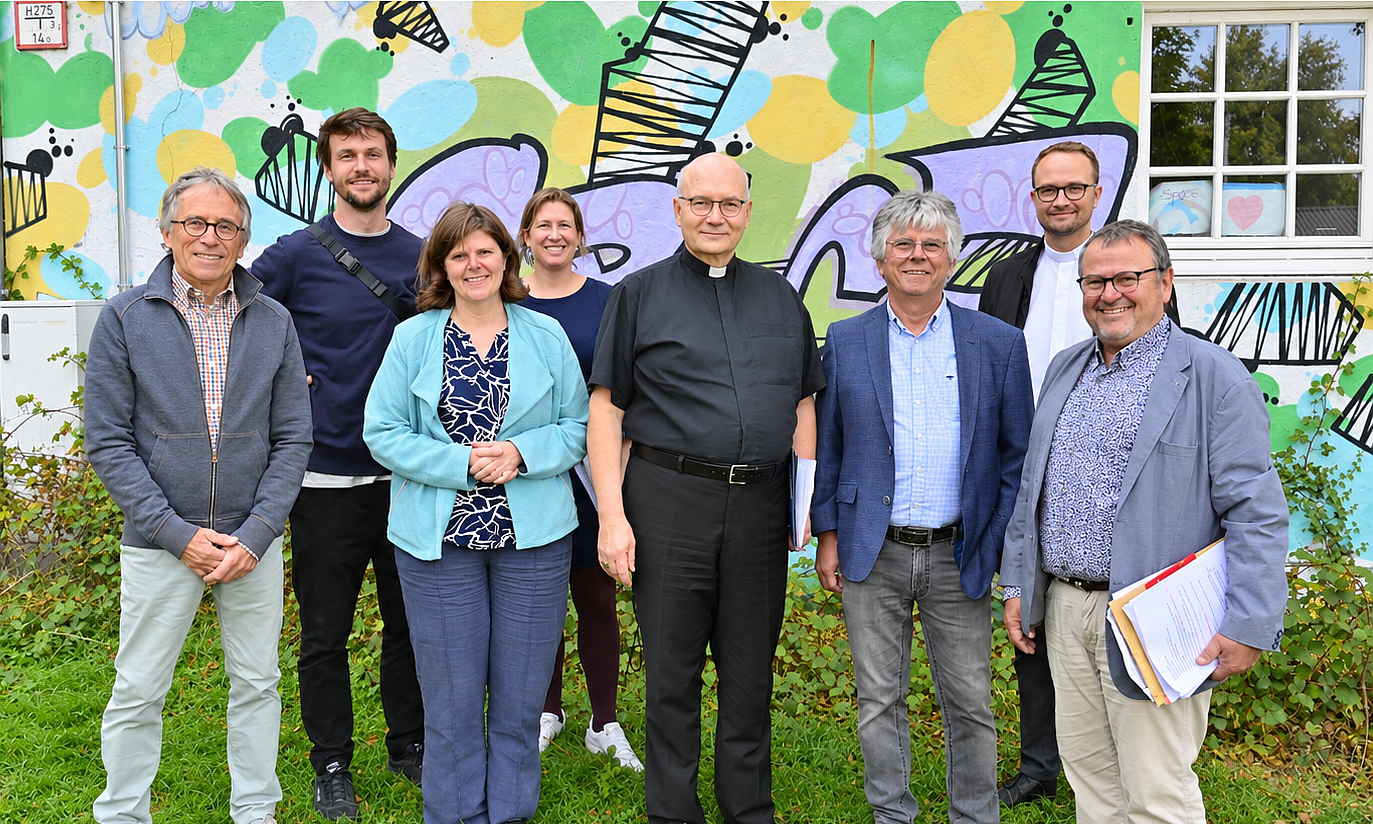 Haltung zeigen, Zuflucht bieten (c) Bistum Aachen, Jari Wieschmann Bischof Helmut Dieser besucht den Kinder- und Jugendtreff Space in Walheim