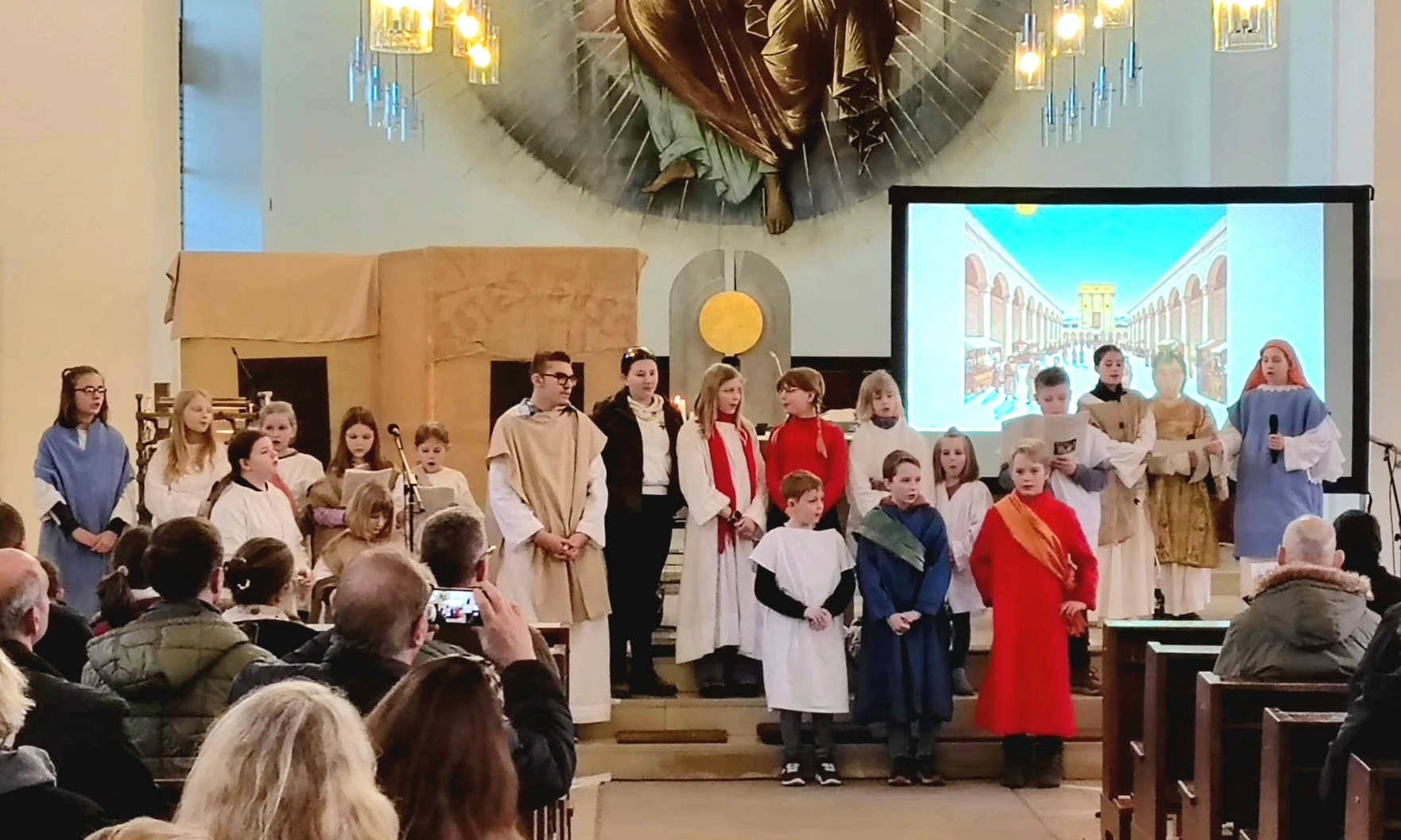 Bühne frei für die Nächstenliebe (c) Holle Goertz Kindermusical-Tag im Rahmen der Diözesanen Bibeltage