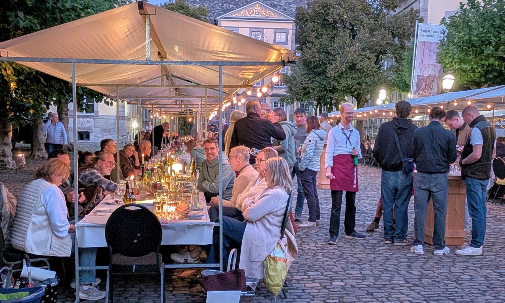 „Wer will, gehört dazu. Das ist einfach klasse.“ (c) Steffi Sieger-Bücken Lange Tafel der Vielfalt in Kornelimünster