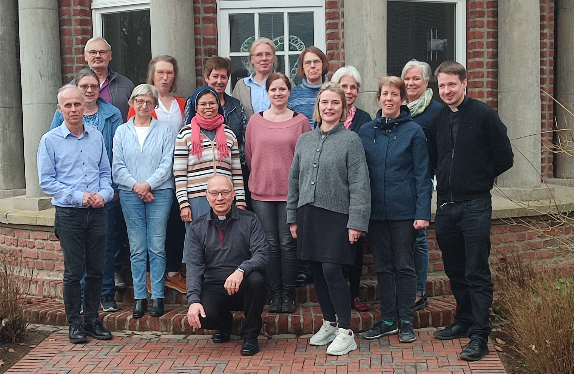 Delegierte aus fünf Pfarrgemeinden tauschten sich zusammen mit Mitgliedern aus dem GdG-Rat und dem Pastoralteam über die weiteren Schritte im Pastoralen Raum Korschenbroich aus.