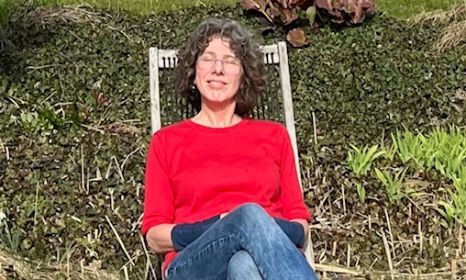 Gemeindereferentin Susanne Gerhards bietet Kräuterwanderungen an