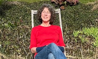 Gemeindereferentin Susanne Gerhards bietet Kräuterwanderungen an