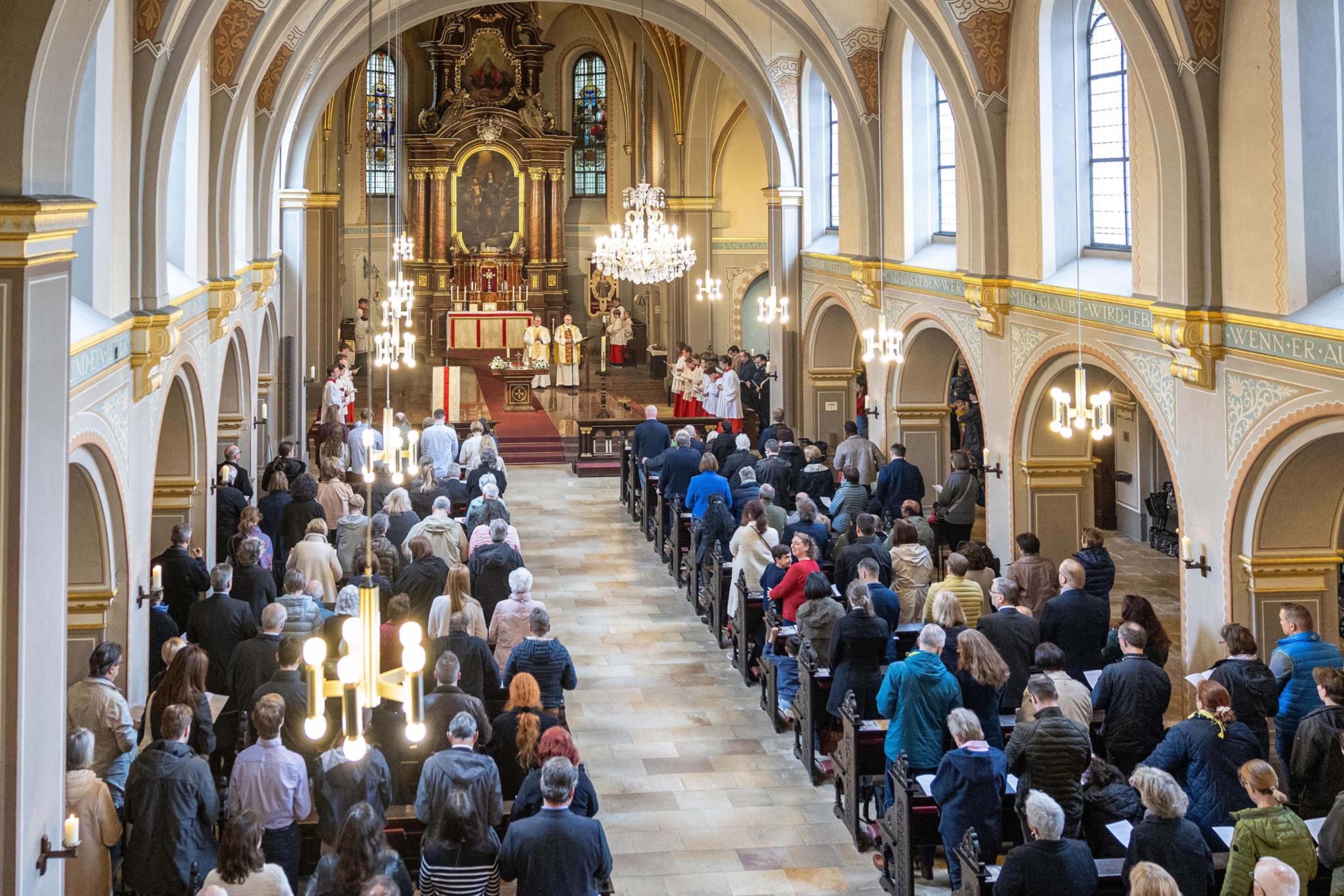 Rund 350 Gläubige füllten die Kirche und besuchten im Anschluss auch die Gemeindeversammlung in St. Marien.