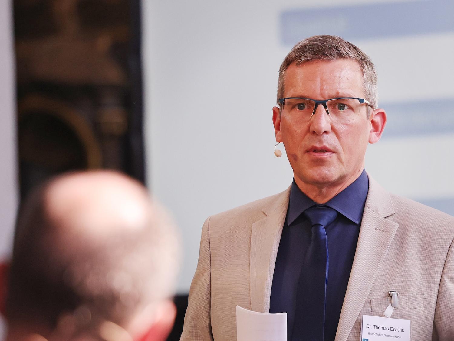 Die kirchliche Botschaft stellt  den Menschen in den Mittelpunkt