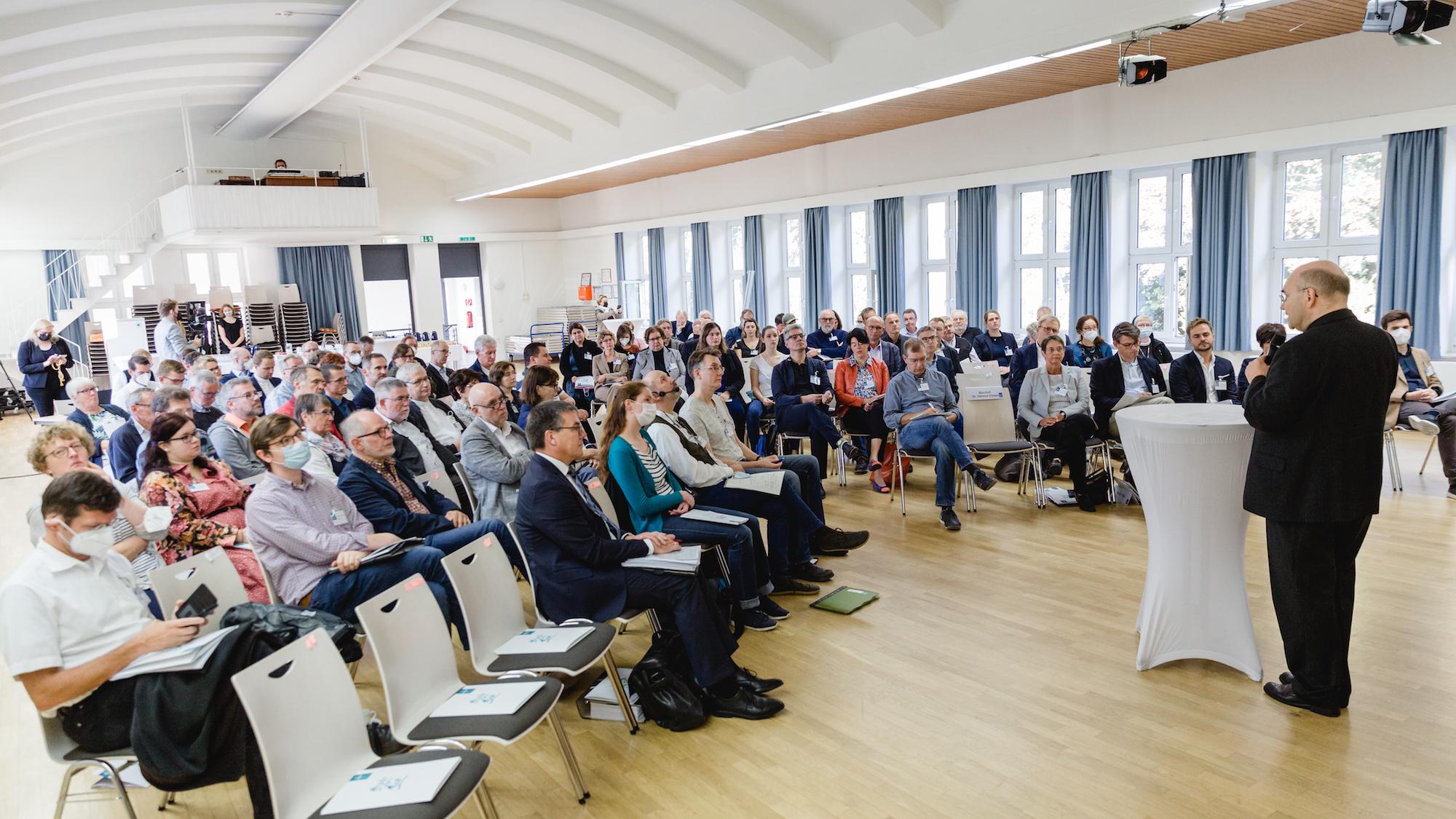 Auf der Synodalversammlung in Haus Overbach Barmen im September letzten Jahres wurden die ersten verbindlichen Vereinbarungen auf den Weg gebracht.