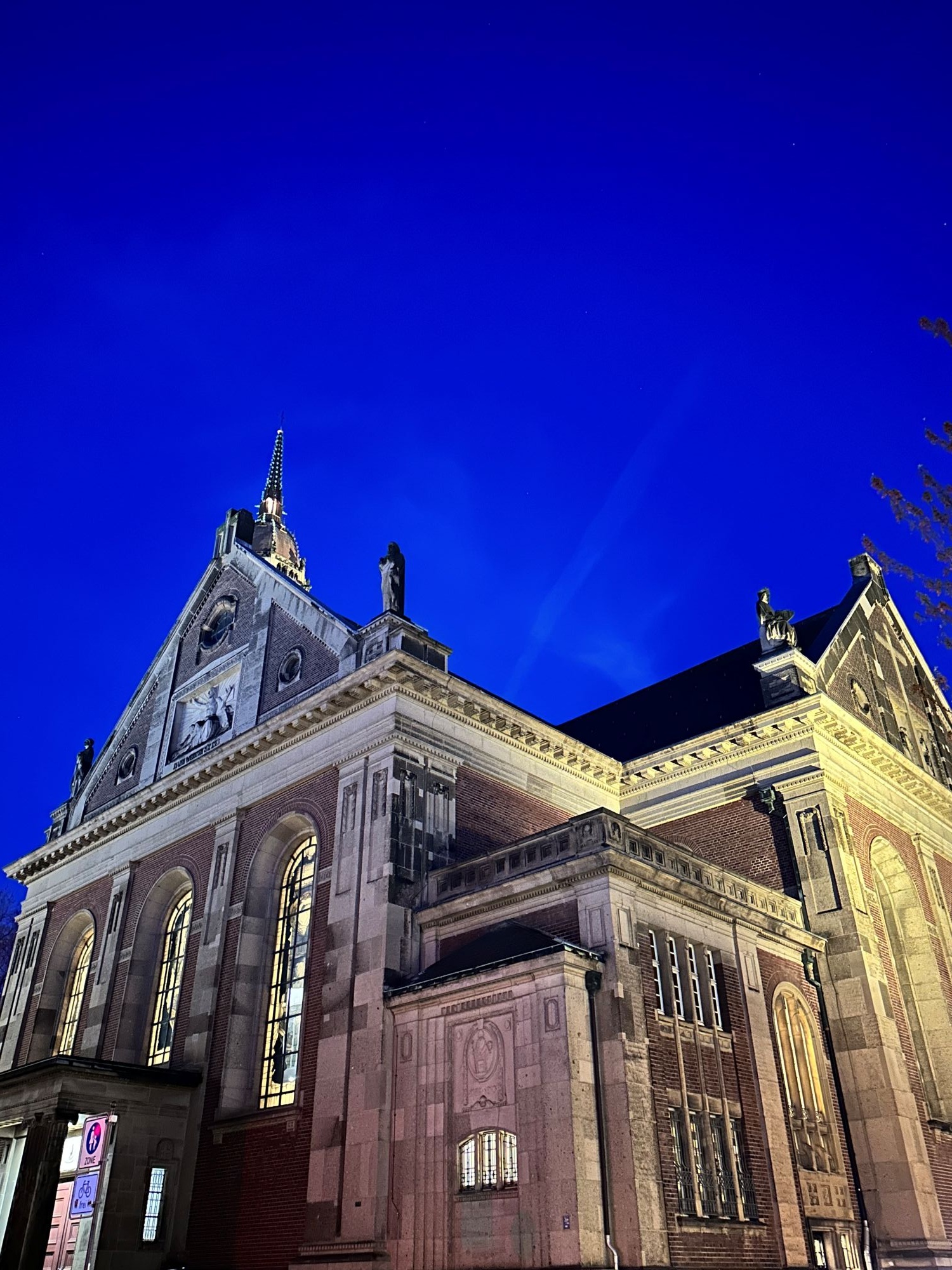 Auch die Kirche St. Dionysius ist bei der 10. Krefelder Nacht der offenen Kirchen dabei.