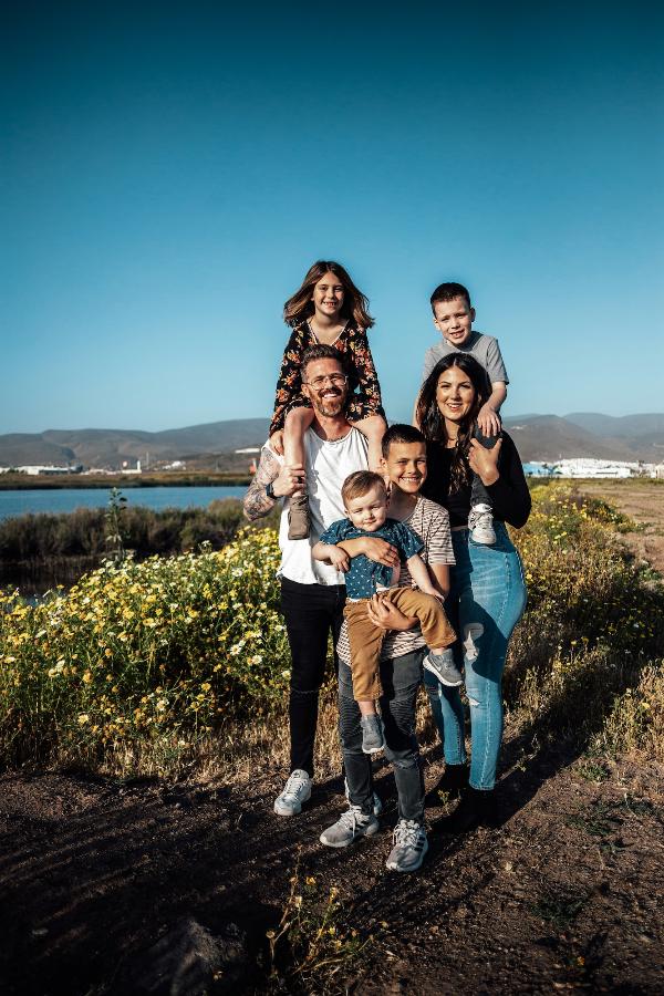 Keine Zeit, sich unter Druck setzen zu lassen. Wirkliches Glück macht für Sozialpädagogin Alexa Deller eine gelungene Beziehung aus, Zeit mit der Familie und emotionale Nähe.