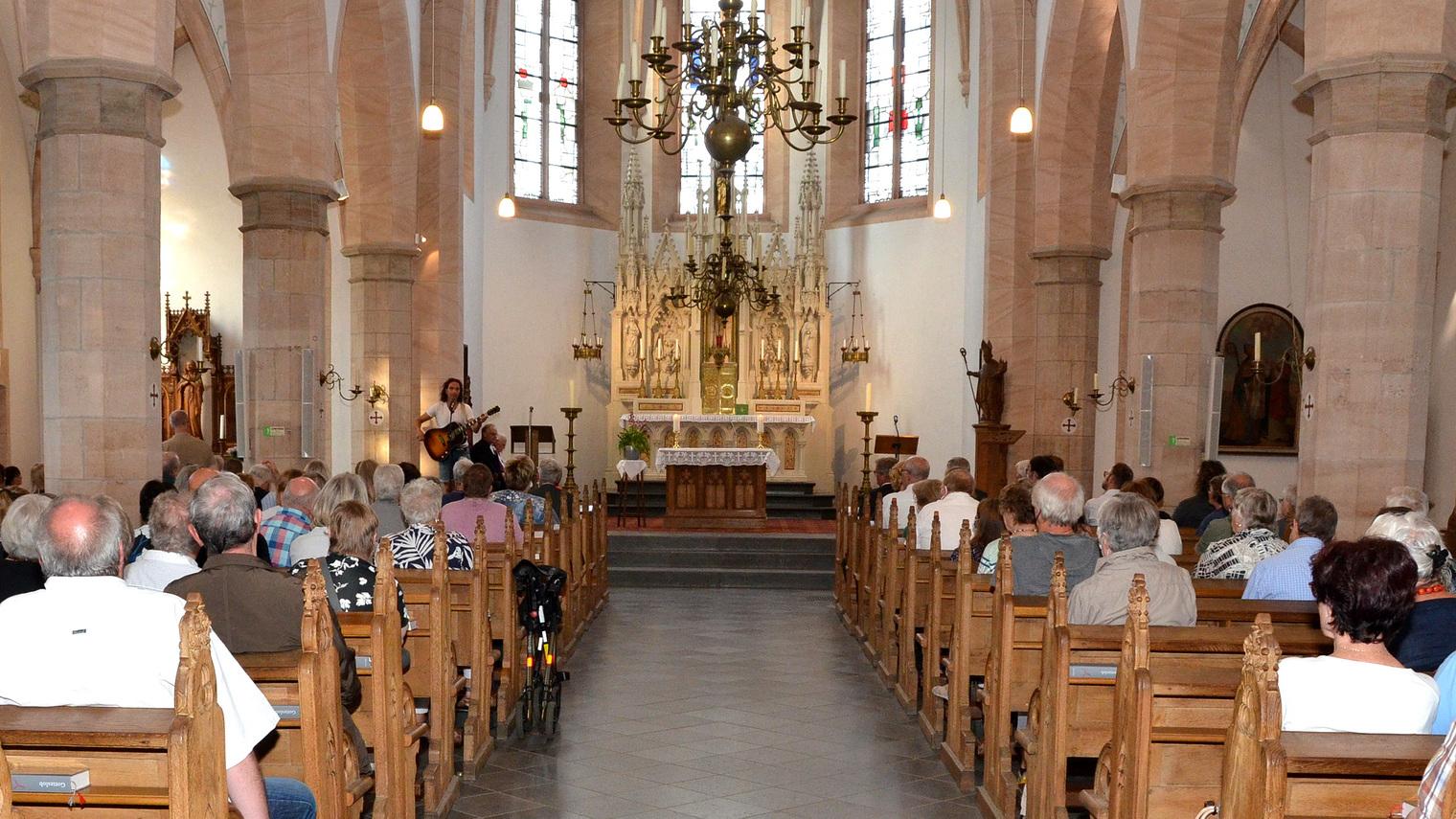 Ein Jahr nach der Flut beging Kommern in der „St. Severinus“ Kirche einen „Flutgottesdienst“.