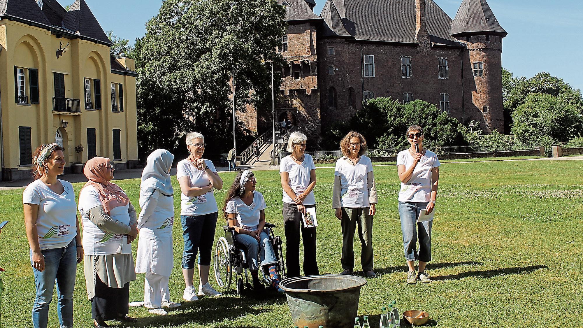 Das achtköpfige Vorbereitungsteam: Elisa Rogmann, Aysel Bahci, Meryem Bayrak, Gunda Hagens, Didem Günel, Susanne Brakhane, Lydie Hege und Karin Meinhard (v. l.).