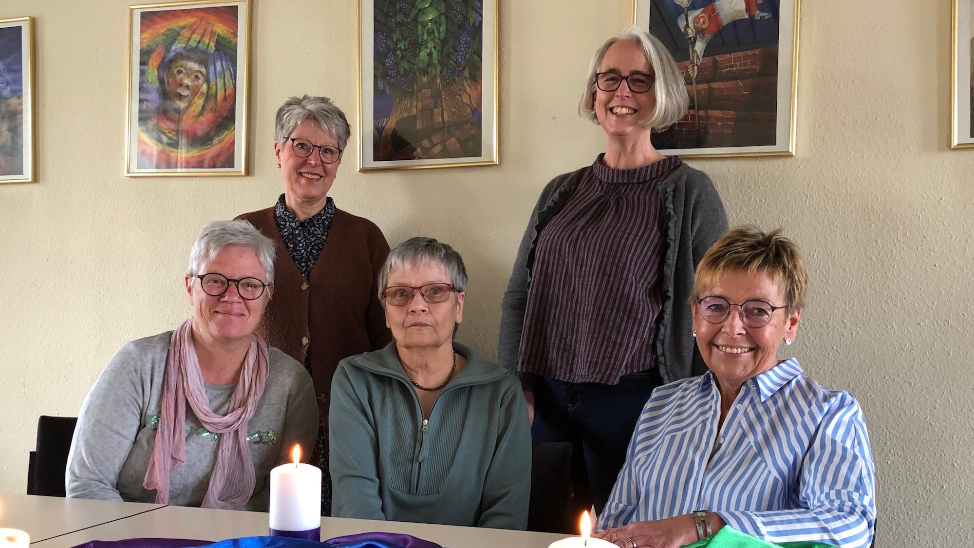 Sie reden nun Klartext: Gabriele Vogt, Elke Aretz, Martha Siemes, Manuela Thies-Diekamp und Inge von Wirth (v.l.)