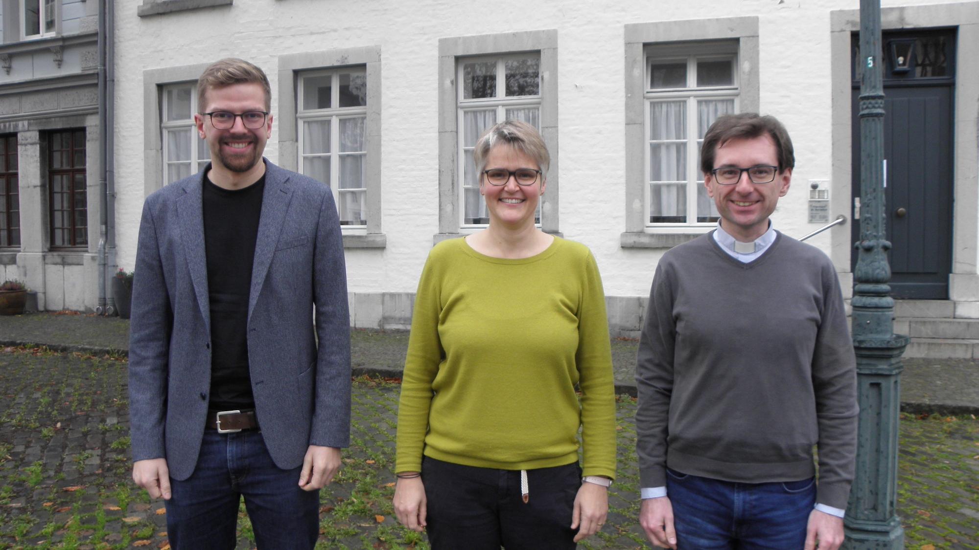 Wir sind die Neuen: (v. l.:) Pastoralreferent  Simon Hesselmann, Gemeindereferentin Katharina Rexing und Pfarrvikar Michael Marx.