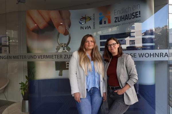 Ann-Christine Krechting (l) und Svenja Gielen bringen ihre Kompetenz in Sachen Immobilien ins Projekt ein.