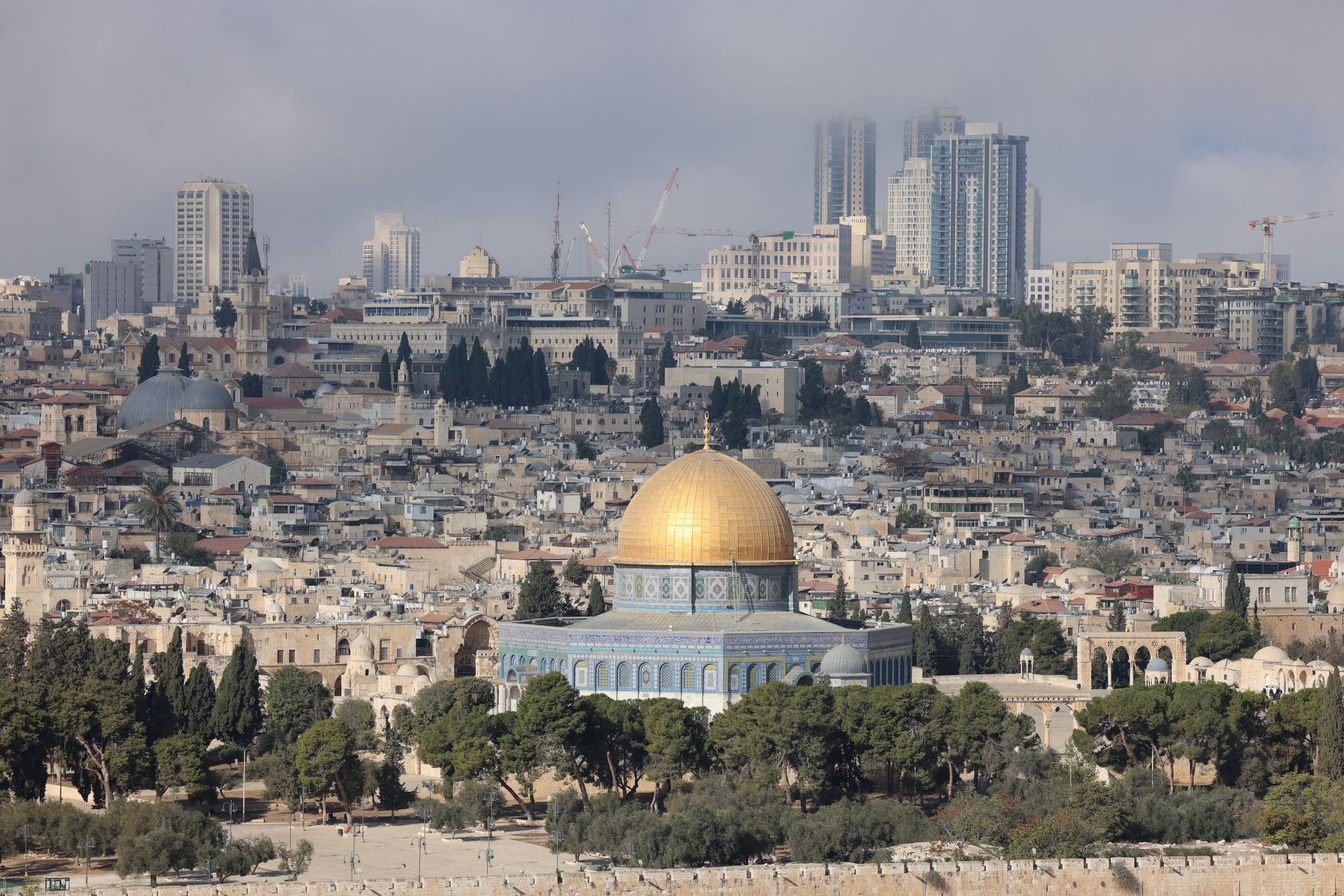 Ikonisches  Panorama: Der Blick vom Ölberg über das Kidrontal  auf die Jerusalemer Altstadt ist ein   beliebtes Motiv für Künstler, Fotografen und Selfie-Jäger.
