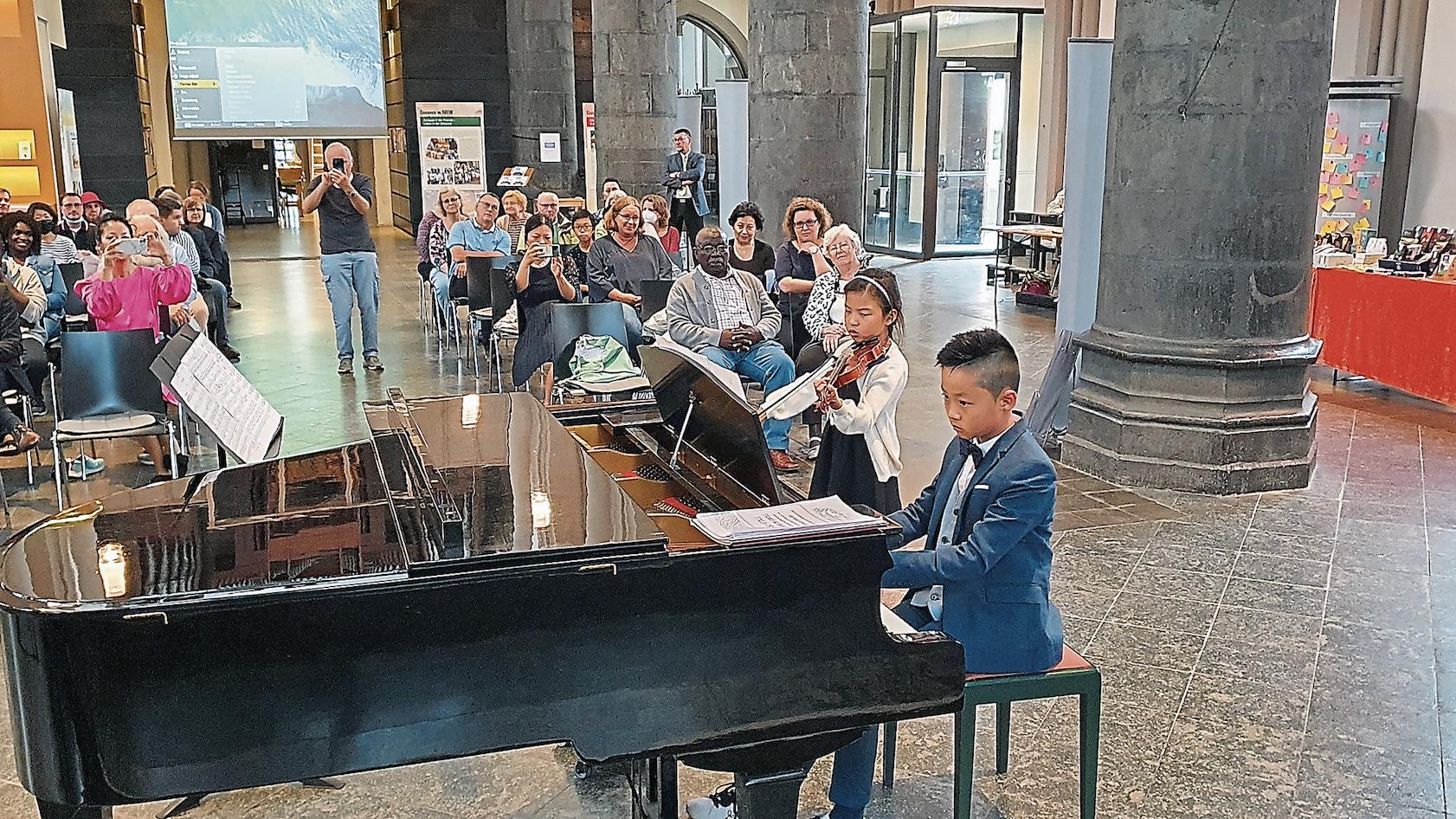 Junge Musizierende der Musikschule Mönchengladbach  sorgten für den musikalischen Rahmen der Jubiläumsfeier und begeisterten die Besucher.