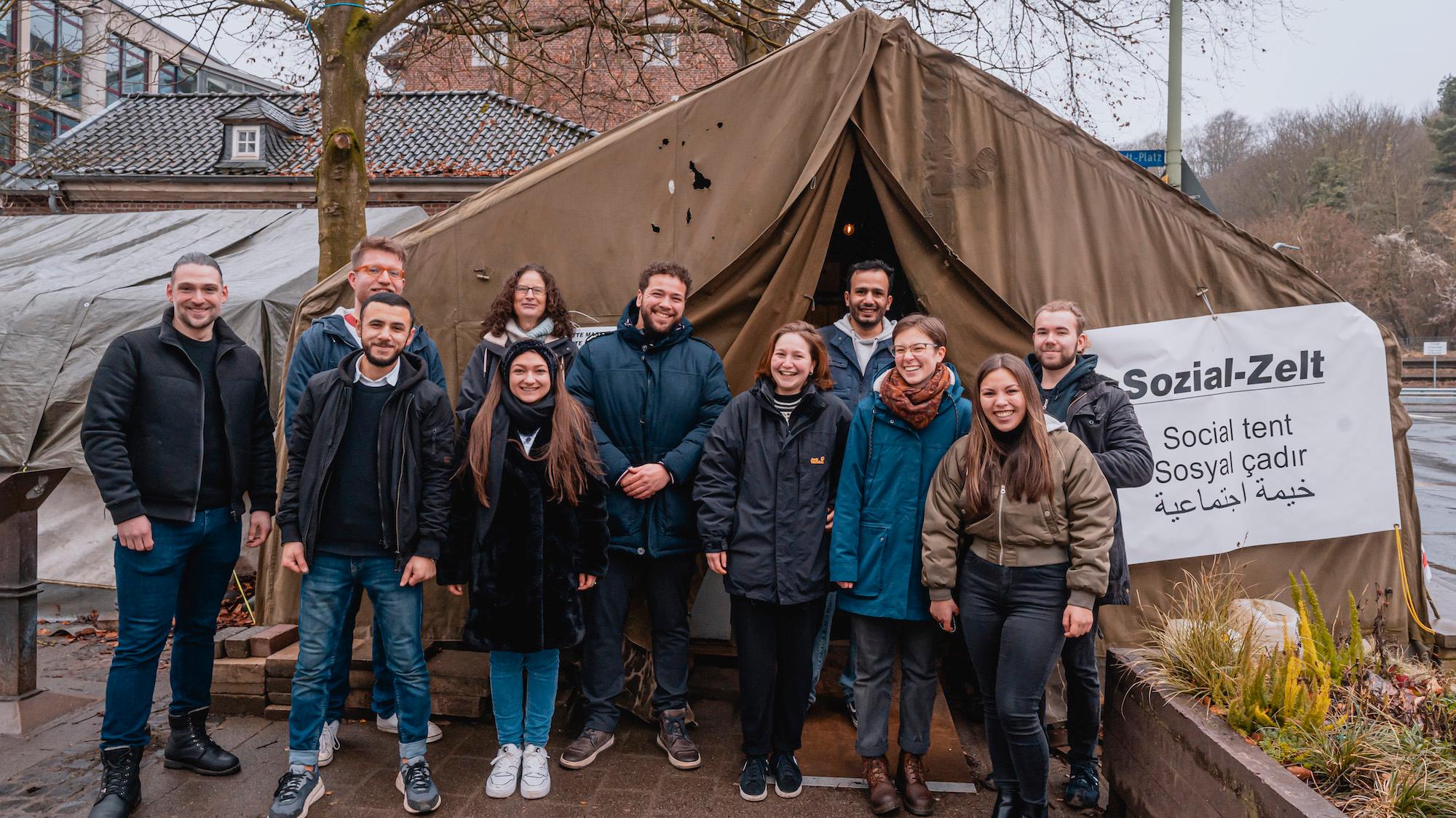 Sie werden ausgezeichnet für ihr Engagement. Ein Team von 15 Studentinnen und Studenten der Katho Aachen leistet konkrete Hilfe für die Betroffenen der Flutkatastrophe in Stolberg. Dafür wurden sie jetzt „Studierende des Jahres“. Die Preisverleihung ist am 28. März.