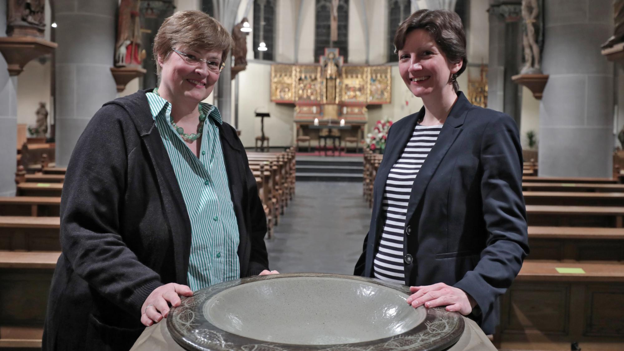 Bereiten Eltern auf knifflige Kinderfragen vor: Gemeindereferentinnen Birgit Hellmanns (l.) und Cornelia Derichs.