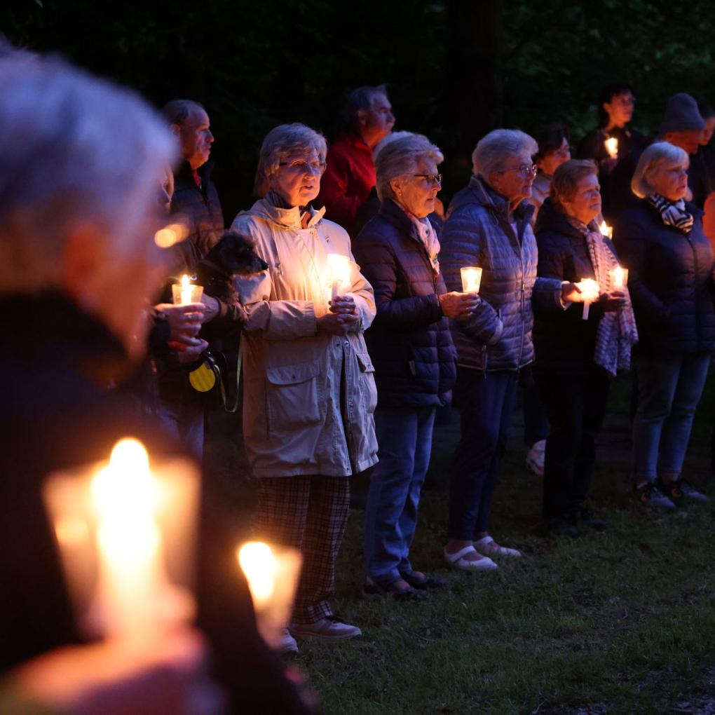 Die Kerzen waren ein Zeichen des Friedens in einer von Kriegen erschütterten Welt.