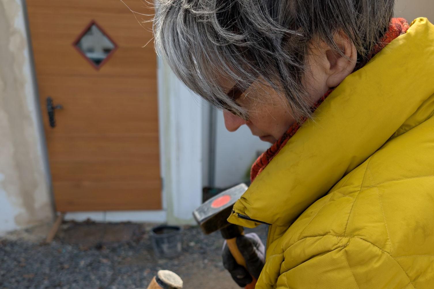Eine Apostelin, der man nahekommt, fand sie interessant: Künstlerin Sonja Toepfer hatte nur gut ein halbes Jahr Zeit, um einen individuellen Leuchter zu schaffen.