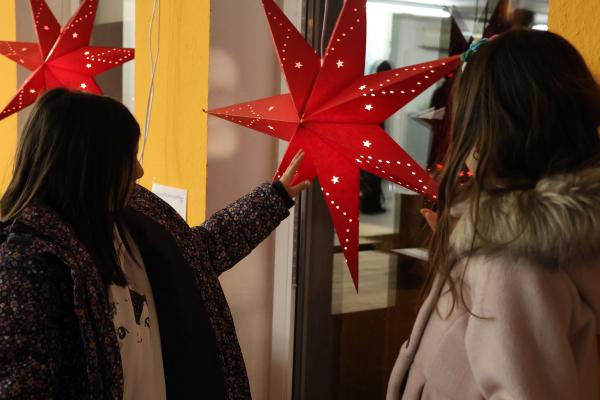In der Adventszeit begegnen sich die Kinder auch unter den Sternen.