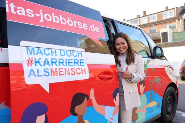 „Ich bin fokussierter als damals in der Schule“, sagt Pa Weck über sich selbst. Mit 41 ist sie nicht die Älteste in der Ausbildung.