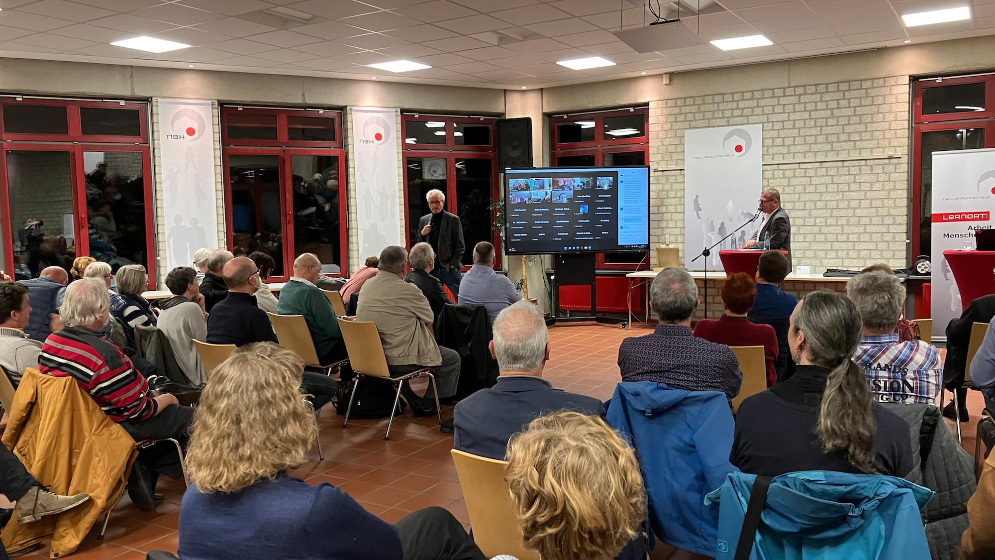 Der Abend im Nell-Breuning-Haus in Herzogenrath traf auf großes Interesse  vor Ort und per Videozuschaltung.