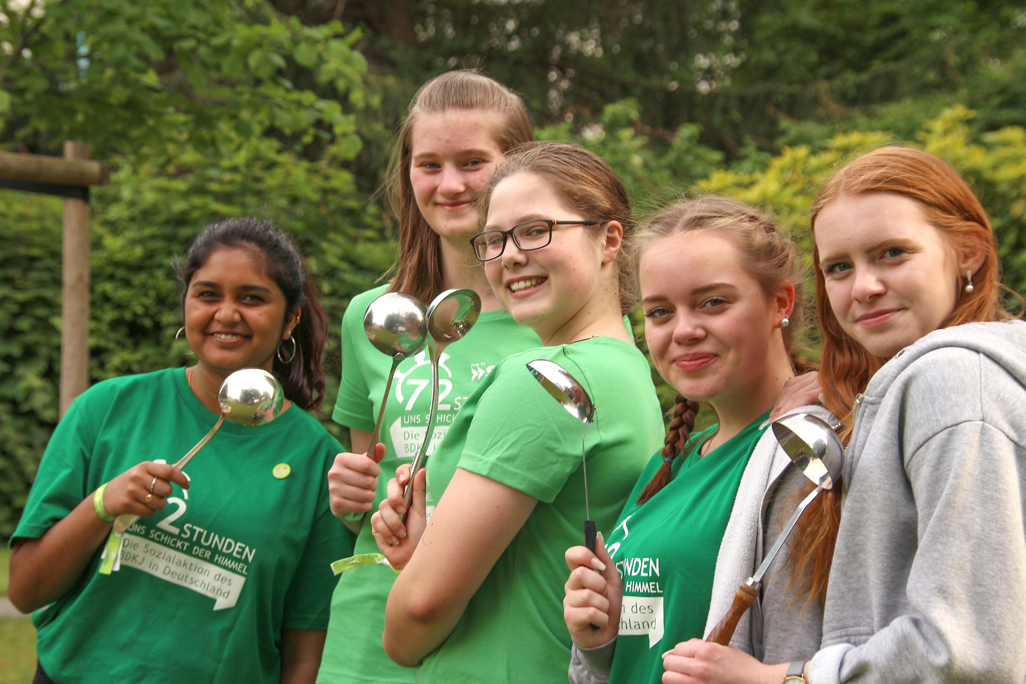 In Düren schwangen Schülerinnen der  St.-Angela-Schule für die Dürener Tafel  die Suppenkellen.