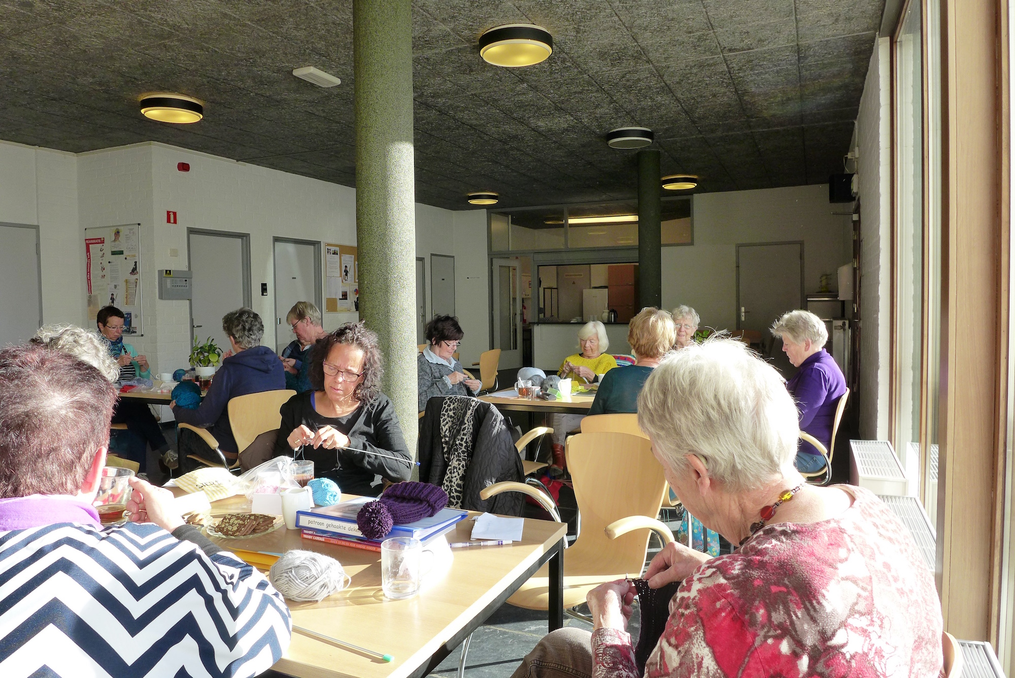 Das Strickcafé lebt von der Gemeinschaft, etwas, das in der Pandemie schwieriger umzusetzen ist.