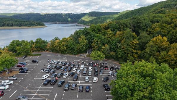 Auf dem oberen Parkplatz der Rurtalsperre Schwammenauel werden ab dem 10. Mai wieder regelmäßig Touristengottesdienste gefeiert.