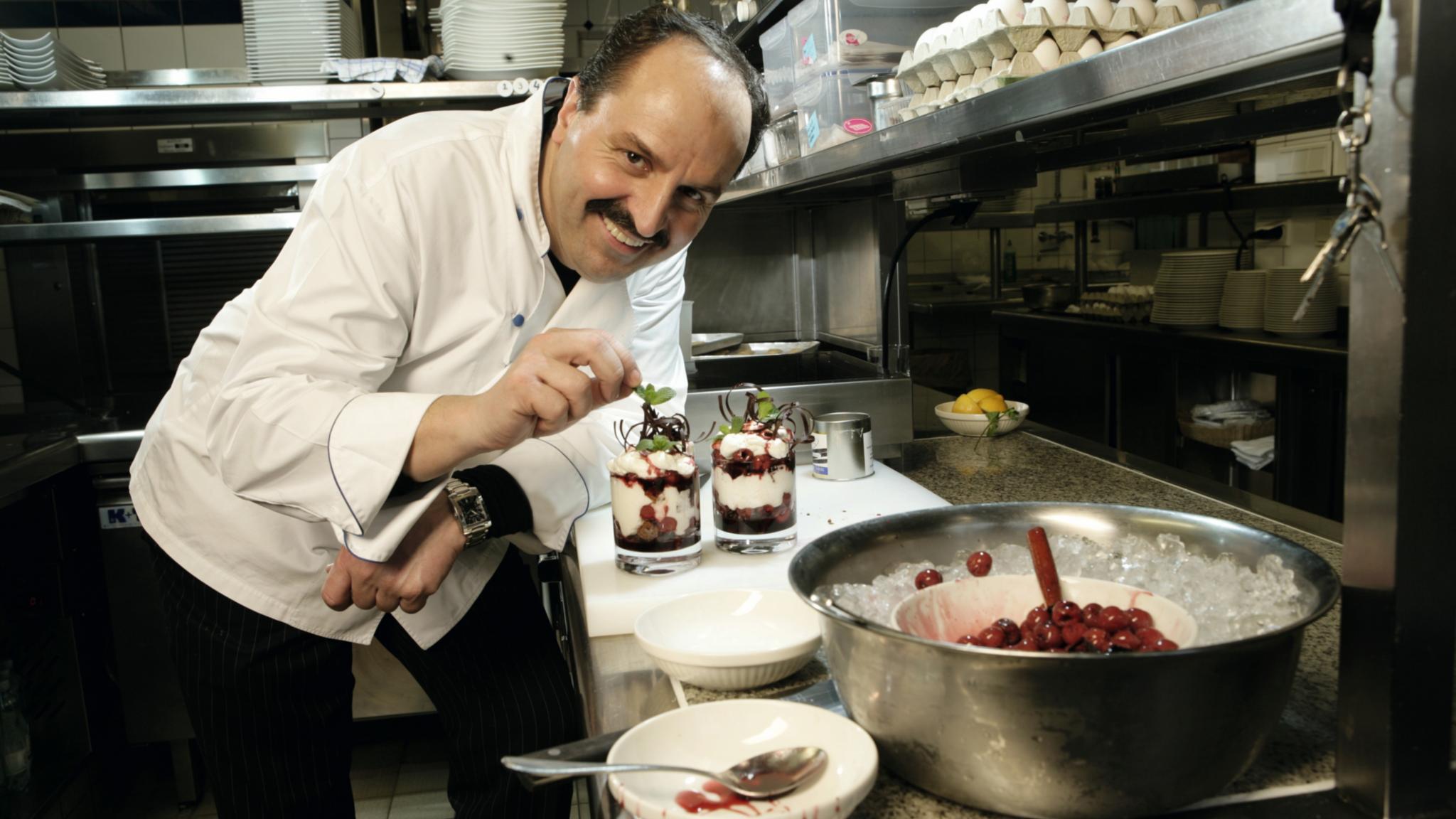 Starkoch Johann Lafer blickt auf eine über 40-jährige, einzigartige kulinarische Karriere zurück.