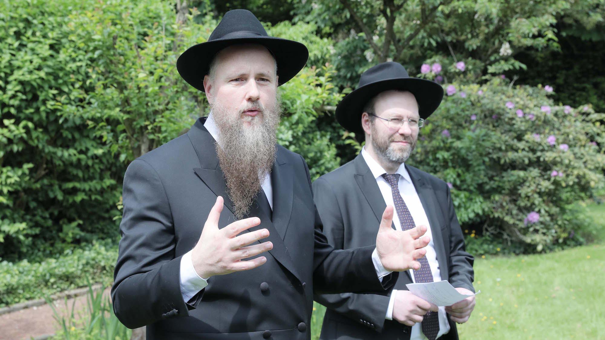 Rabbi Yitzchak Mendel Wagner (links) und Samuel Naydych (Vorsitzender der jüdischen Gemeinde Krefeld)