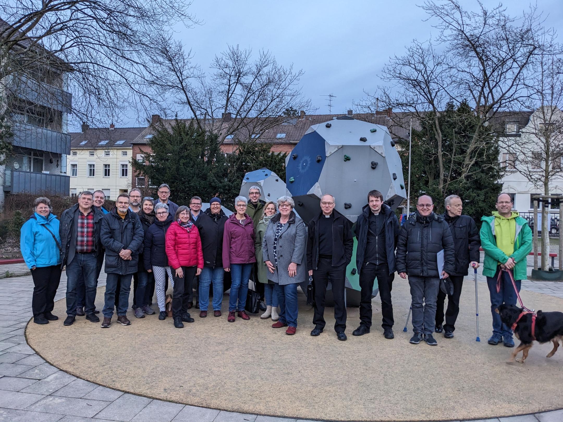 Nach einer ersten Orientierung beginnen die Promotorinnen und Promotoren nun mit ihrer Arbeit.