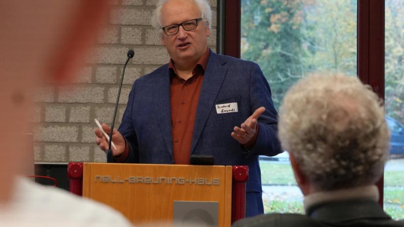 Prof. Bernhard Emunds schlug Brücken vom Synodenbeschluss 1975 in die Arbeitswelt von heute.